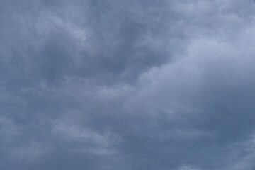 Fototapeta premium Pre-storm Cumulus clouds. Evening sky before the rain.
