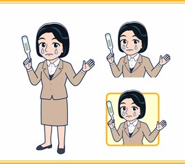 ベージュのスーツを着た女性