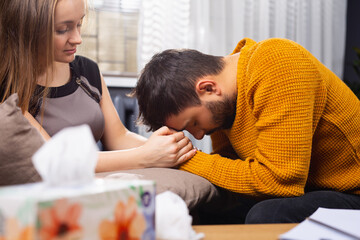 Obraz premium Conversation with a therapist. Psychological treatment. A professional blonde psychologist helps her patient during a session with a man