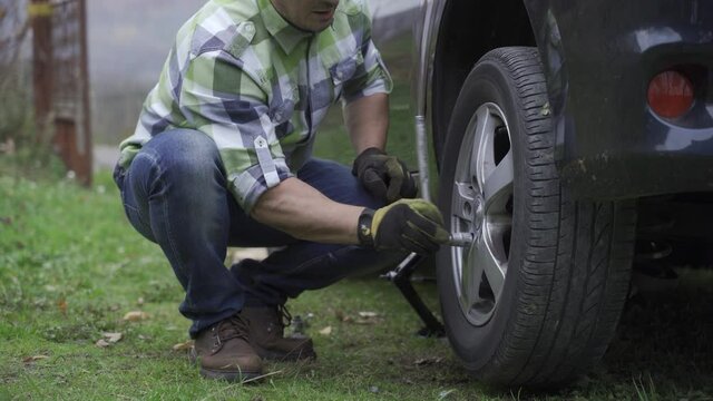 Man changing tyre