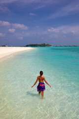 Fototapeta premium Young woman at the Paradise Island (Lankanfinolhu), Maldives