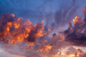 Obraz na płótnie Canvas Evening sky with clouds as background.
