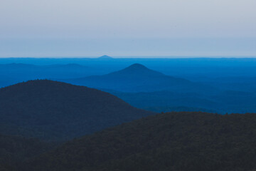 Fototapeta premium Montañas azules