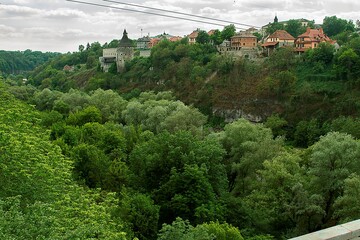 русло_река_обрыв_лето
