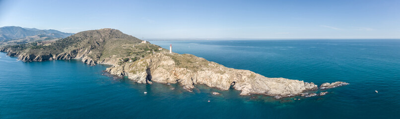 Panoramique du Cap Béar en Pays Catalan sur la côte vermeille (vue aérienne)