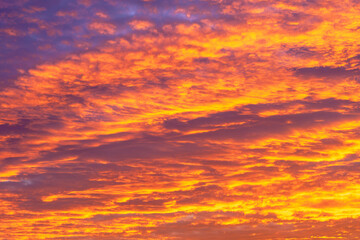 Wolkenhimmel bei Sonnenuntergang, Abendrot