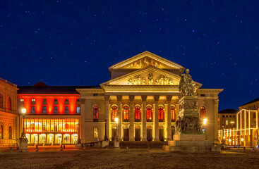 Bayerische Staatsoper bei Nacht, München, Bayern, Deutschland