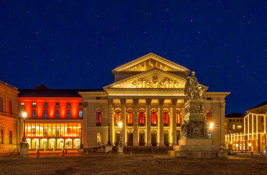 Bayerische Staatsoper bei Nacht, M&uuml;nchen, Bayern, Deutschland