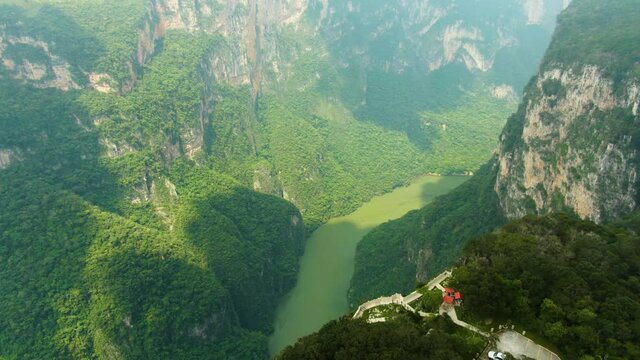 Volando sobre el ca&ntilde;&oacute;n del sumidero, vista a&eacute;rea. Chiapas. 