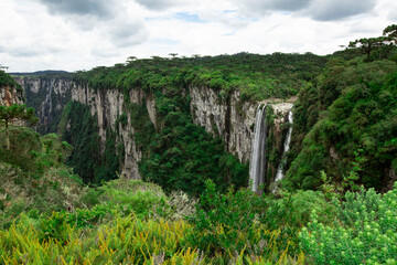 Fototapeta na wymiar Beautiful view of the Itaimbezinho Canyons in Cambará do Sul. Brazil.