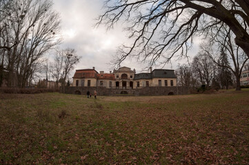Fototapeta na wymiar Abandoned palace with a piano in Bratoszewice, Poland 