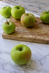 apples on the table