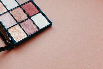 Eyeshadow palette for nude makeup.