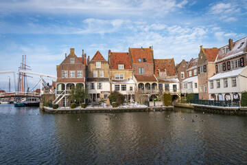 Fototapeta na wymiar Vintage residential buildings in the old part of the Dutch city