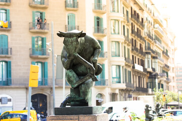 Naklejka premium Barcelona, Spain, August 2019. Bronze sculpture of the Bull Thinker in Barcelona