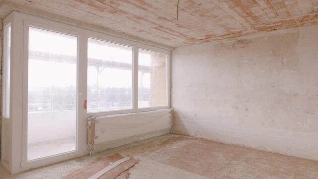 Pan in a building site 