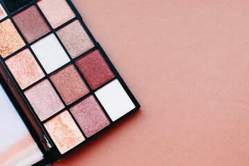 Eyeshadow palette for nude makeup.