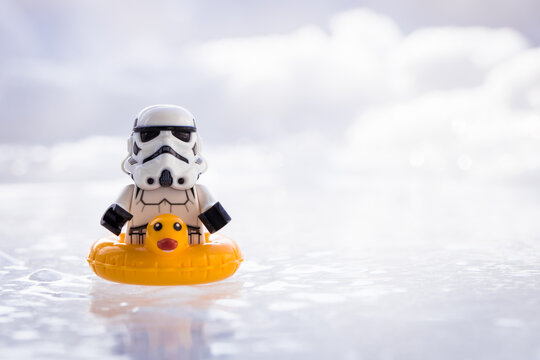 Lippstadt - Deutschland 17. Februar 2021 Lego Stormtrooper
mit Ente