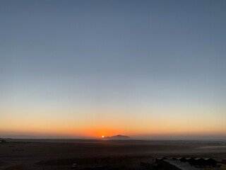 Fototapeta na wymiar sunrise over the desert