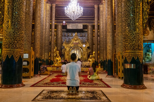 Pilgrims in the Shwedagon pagoda, Yangon (Rangoon)