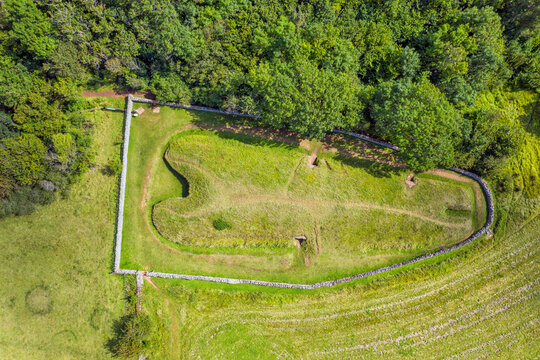 Belas Knap Neolithic burial chamber, Winchcombe, Cotwolds, Gloucestershire