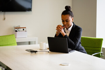 Young businesswoman sales consultant chatting in modern business office