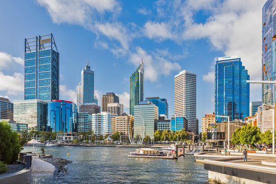 Australia, Oceania, Western Australia, Swan River, Perth, River and skyscrapers