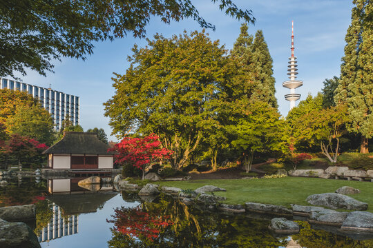 Germany, Hamburg, Planten un Blomen public park in autumn