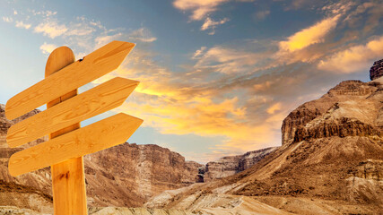 empty wooden signpost near the canyon