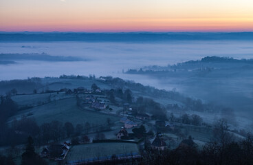 Yssandon (Corrèze, France) - Lever de soleil hivernal depuis le vieux bourg © PhilippeGraillePhoto