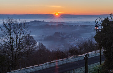 Yssandon (Corrèze, France) - Lever de soleil hivernal depuis le vieux bourg © PhilippeGraillePhoto