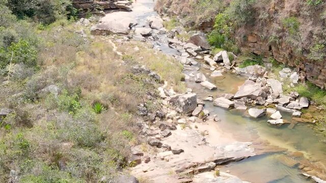 dronne a cross the river