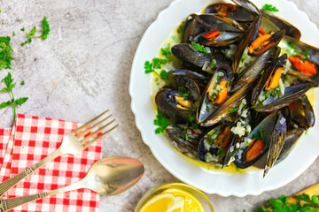 Mussels and bread toasts, top view