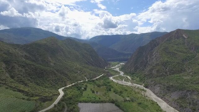 Imponente rio y ca&ntilde;on, cordilleras en Santander Colombia. Latinoam&eacute;rica  