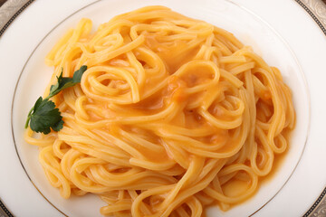 ほぐし蟹と完熟トマトのクリームソースパスタ
