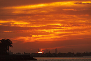 Obraz premium Sun at sunset water view seascape