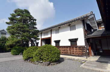 聖護院門跡　宸殿と十三重石塔　京都市