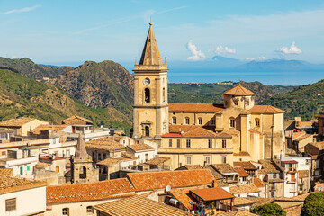 Italy, Sicily, Messina Province, Novara di Sicilia. The medieval hill town of Novara di Sicilia.