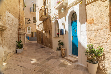 Italy, Apulia, Metropolitan City of Bari, Monopoli. Narrow walkway between buildings.