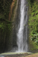 Fototapeta na wymiar hidden waterfall