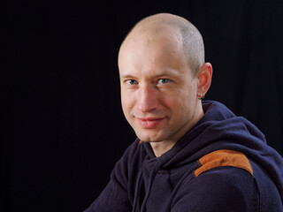 Obraz premium portrait of a bald man on a black background