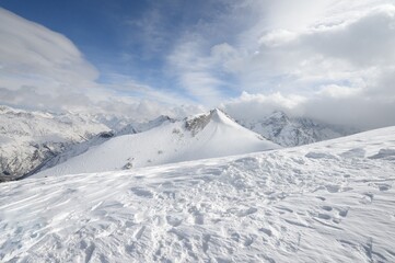 Obraz premium Snowy Mountain Peaks, Large High Altitude Mountains With Blue Sky Background, New Zealand Landscape, Close Up Mountains, Snow Capped Peak, Photos of Snow, Winter Landscape, Snow Background