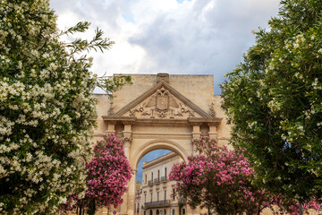 Italy, Apulia, Province of Lecce, Lecce. Porta Napoli. Entrance into the old town. - obrazy, fototapety, plakaty