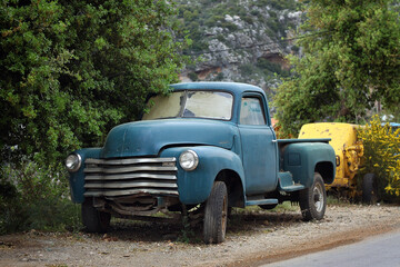 Obraz na płótnie Canvas Vintage Blue Truck