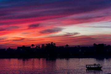 Fototapeta na wymiar Sonnenuntergang auf dem Nil