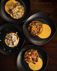 tostadas de mariscos ceviche camaron pulpo frutos del mar comida mexicana 
