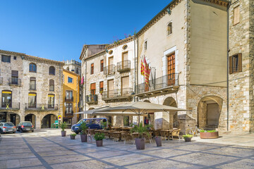 Fototapeta na wymiar Square in Besalu, Spain