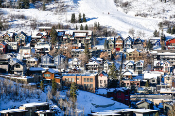 Vacation homes crowded on the hillside in the downtown Park City ski area during winter in the Wasatch Mountains near Salt Lake City, Utah - obrazy, fototapety, plakaty