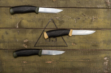 Several flying knives. The knives fly in one direction.