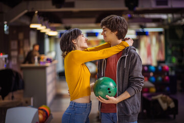 Fototapeta na wymiar Young couple having fun in bowling alley.